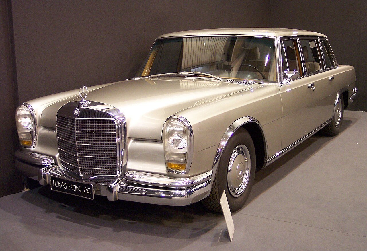 Mercedes W100 Седан