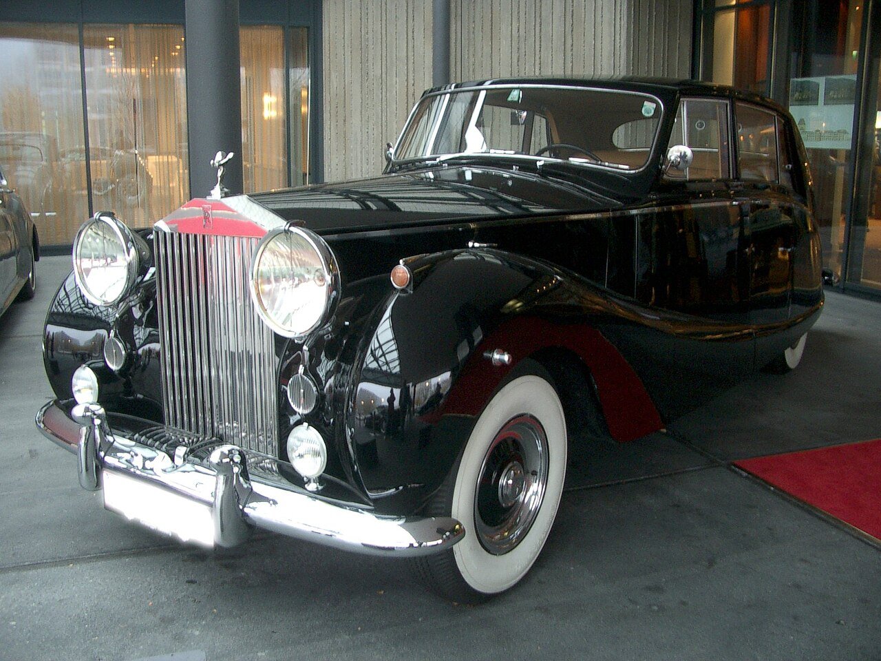 Rolls-Royce Silver Wraith Седан