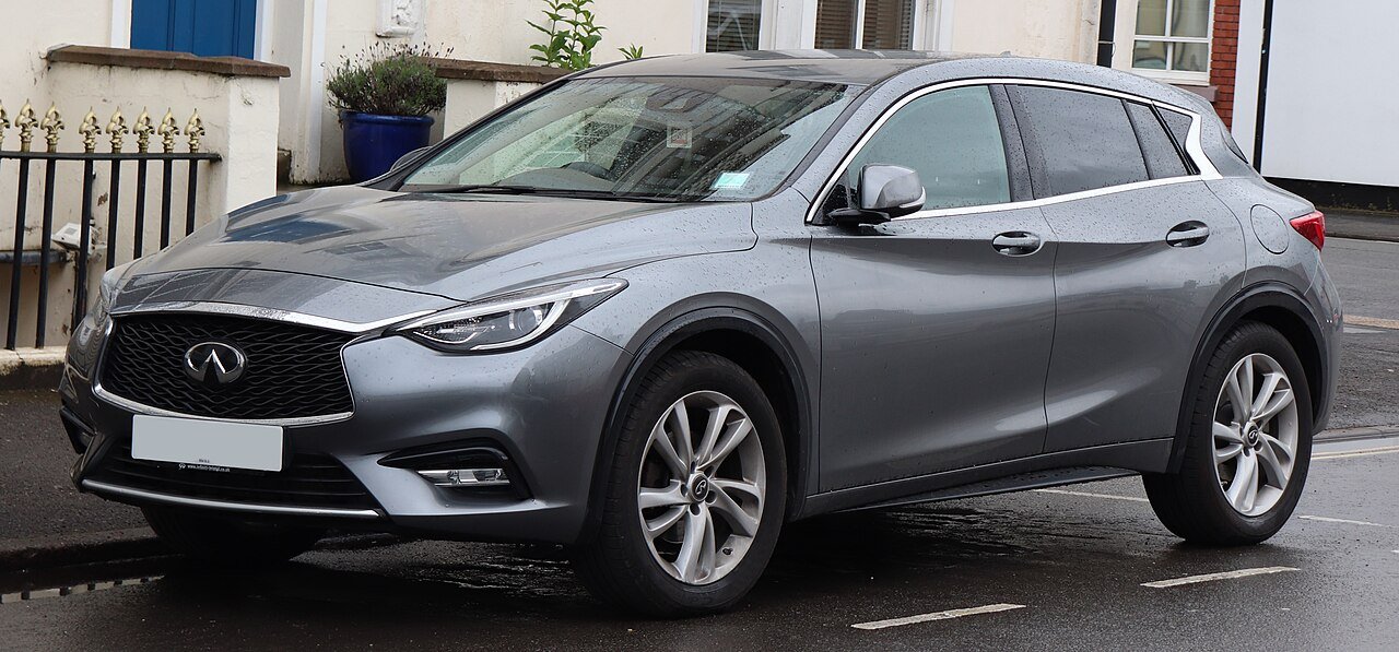 Infiniti Q30 Хэтчбек (5 дв.)