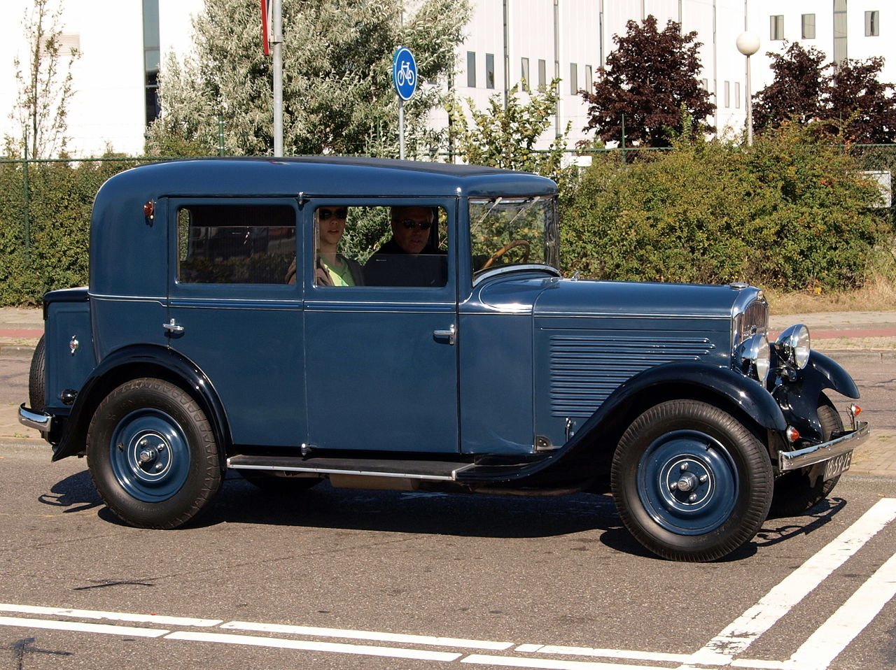 Peugeot 201 Седан