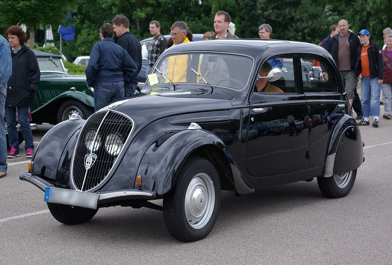 Peugeot 202 Седан