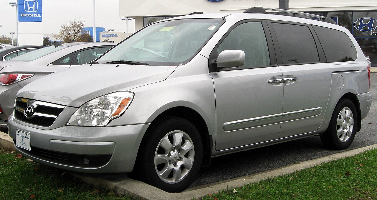 Hyundai Entourage Минивэн