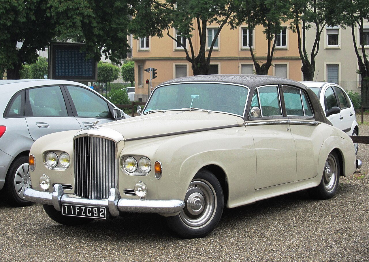 Bentley Continental Flying Spur Седан