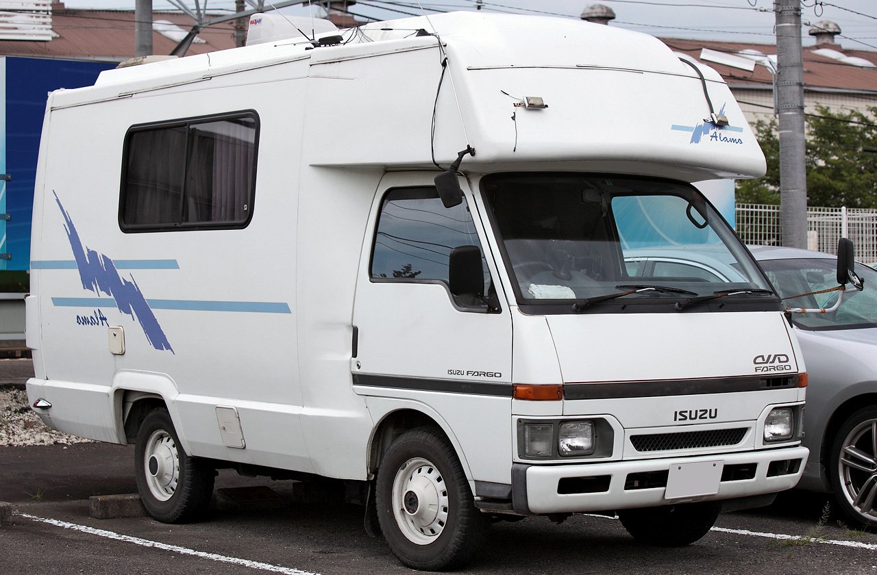Isuzu Fargo Микроавтобус
