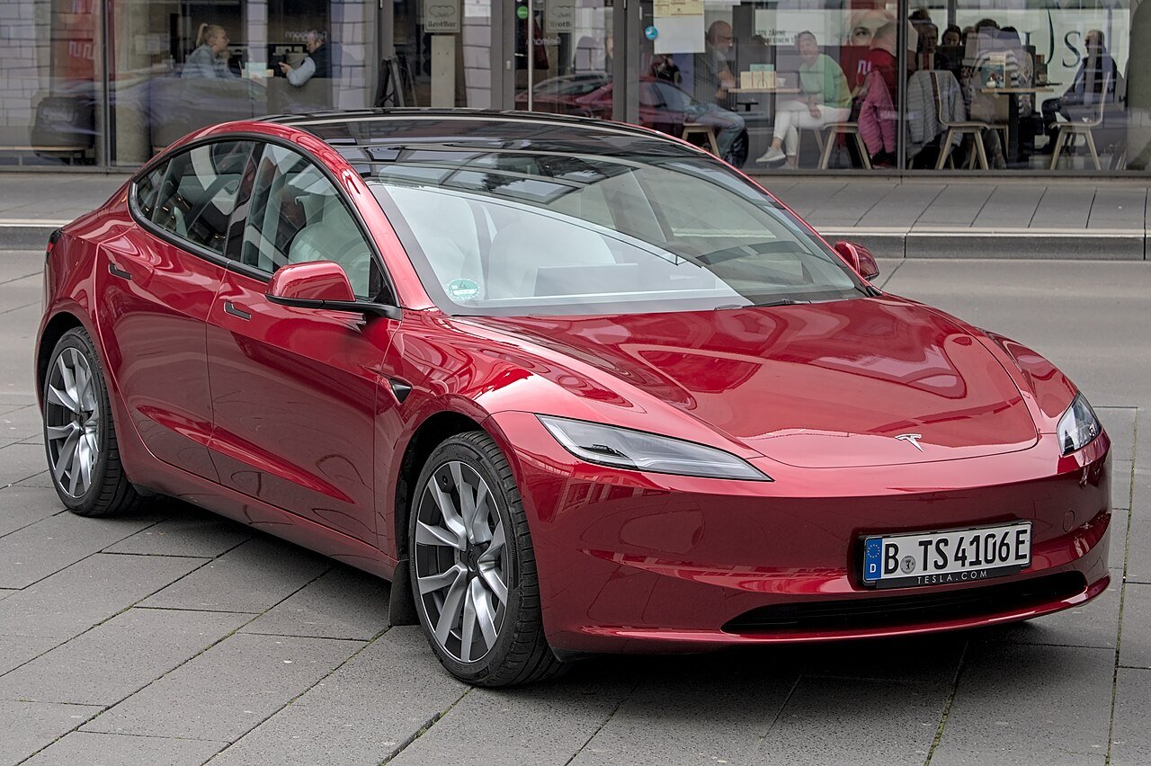 Tesla Model 3 Седан