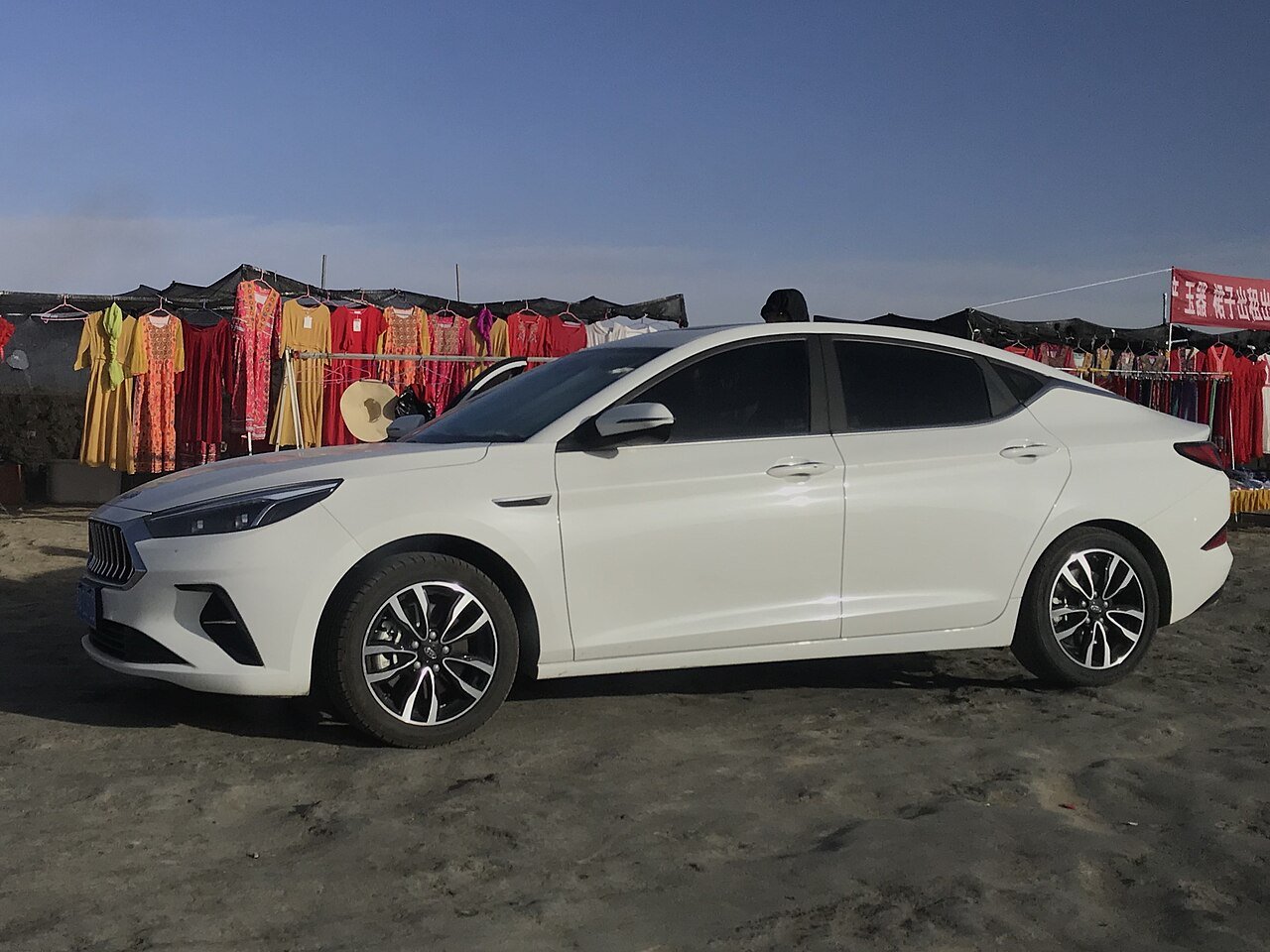 JAC J7 Лифтбек (5 дв.)