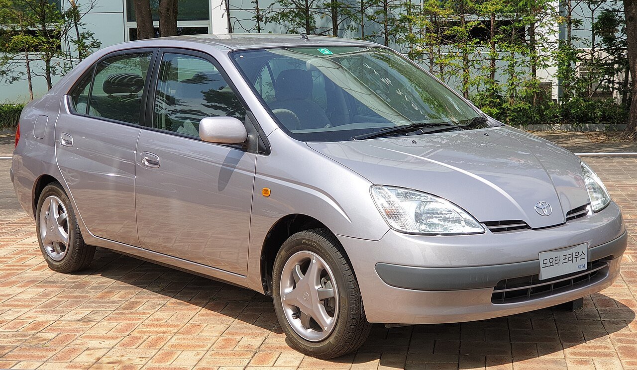 Toyota Prius Седан