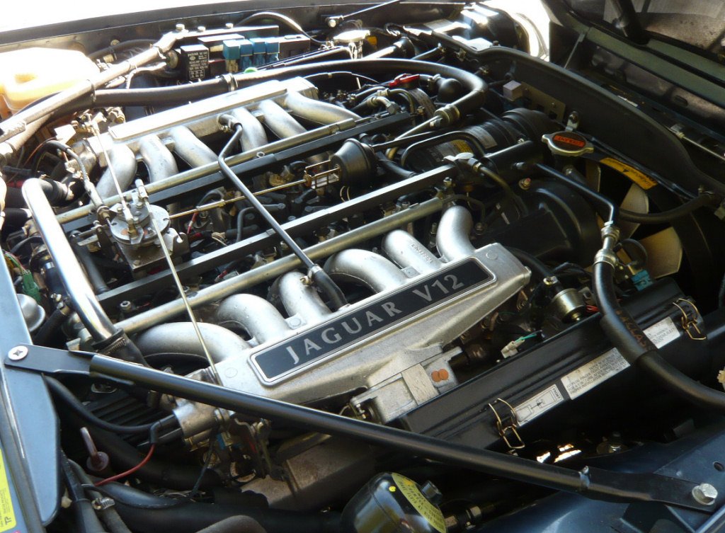 Jaguar V12 Седан