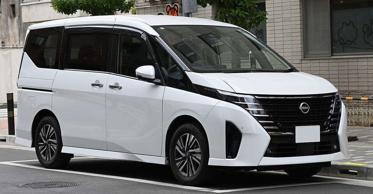 Nissan Serena Минивэн