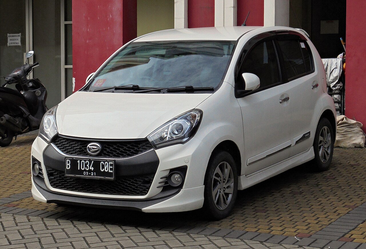 Daihatsu Sirion Хэтчбек (5 дв.)
