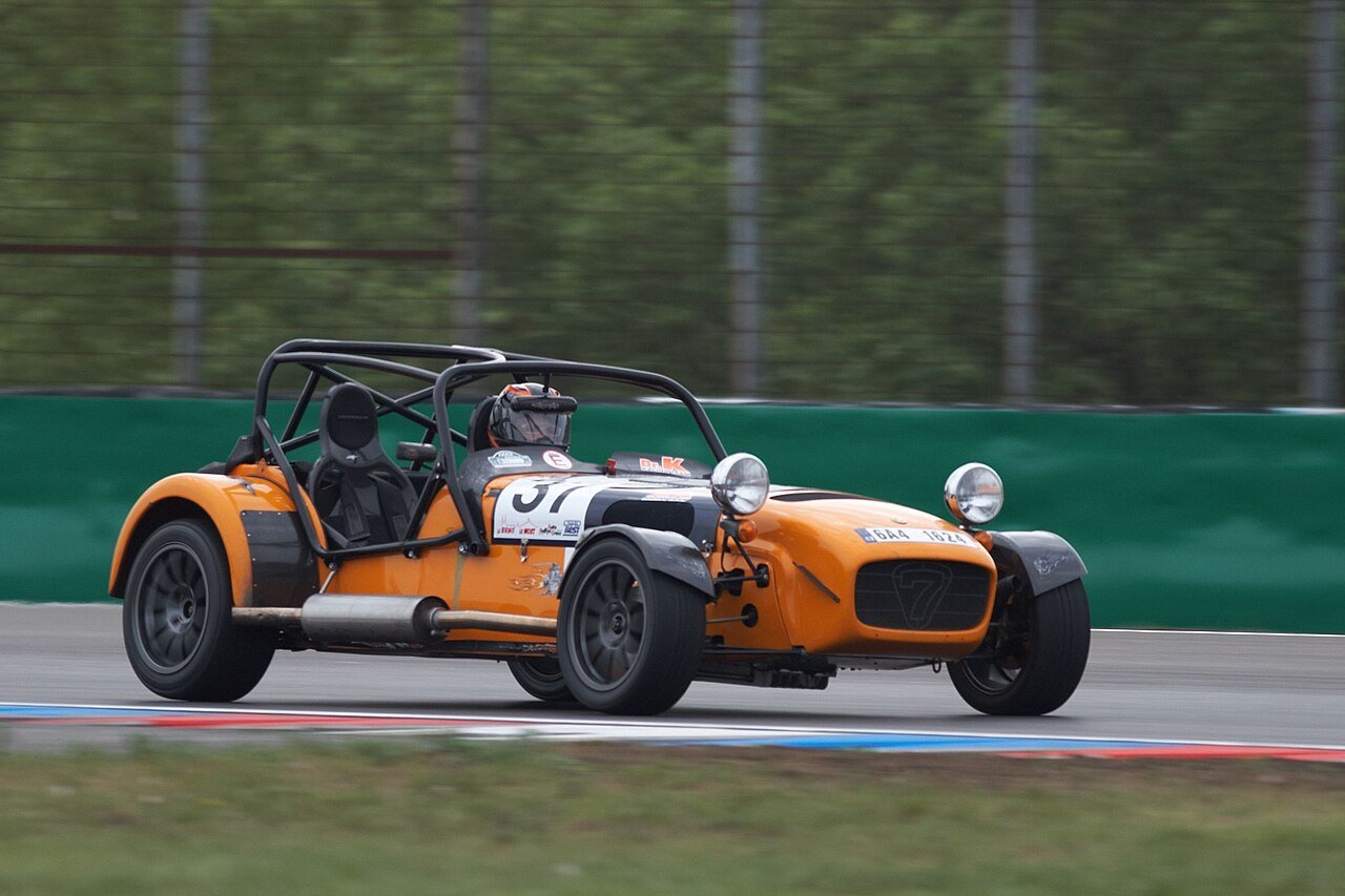 Caterham CSR Родстер