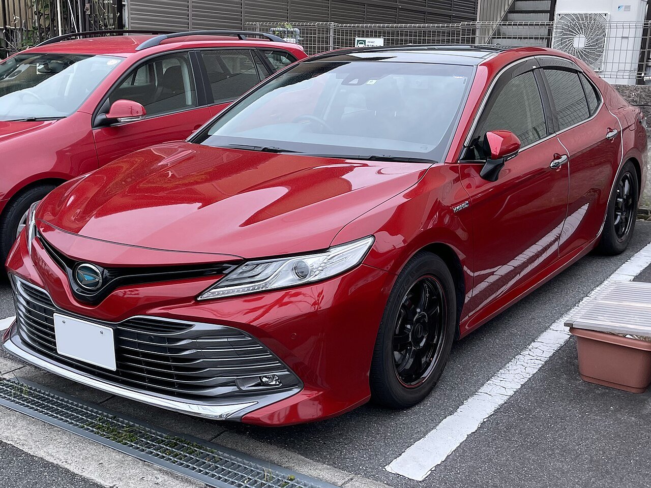 Daihatsu Altis Седан