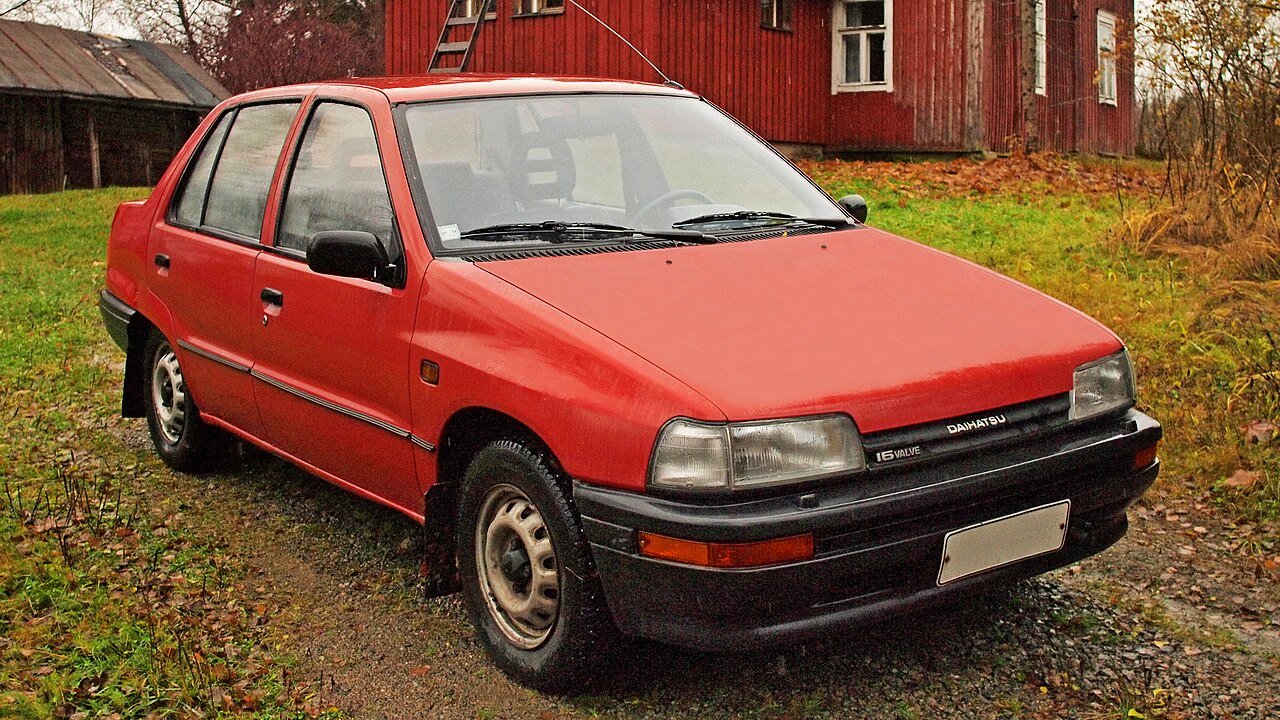 Daihatsu Charade Седан