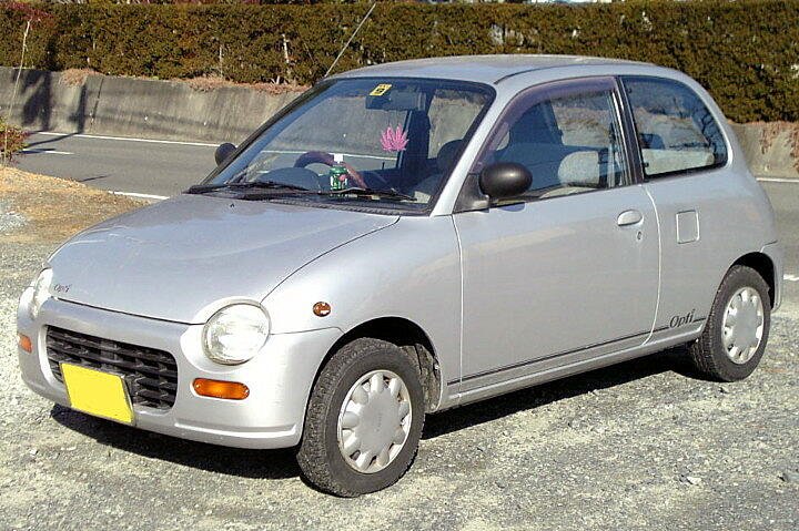 Daihatsu Opti Седан