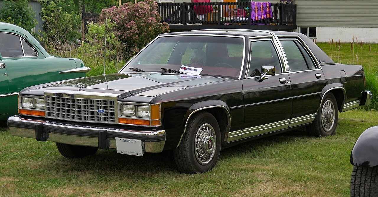 Ford LTD Crown Victoria Седан