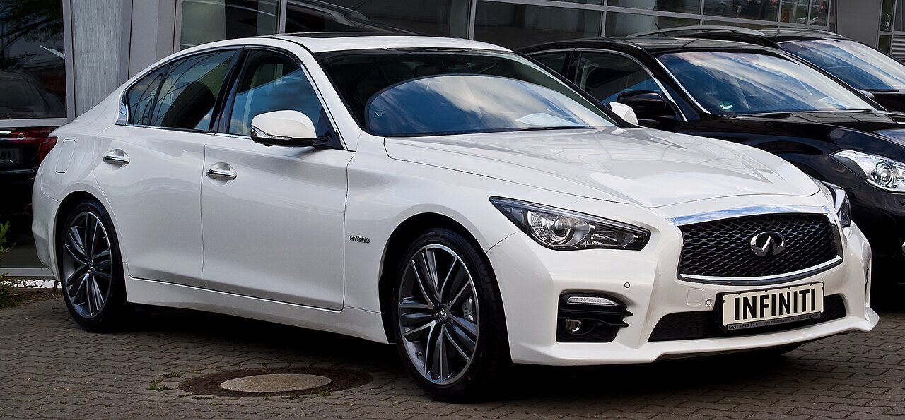 Infiniti Q50 Седан