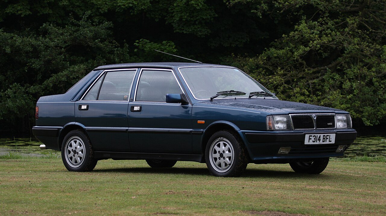 Lancia Prisma Седан