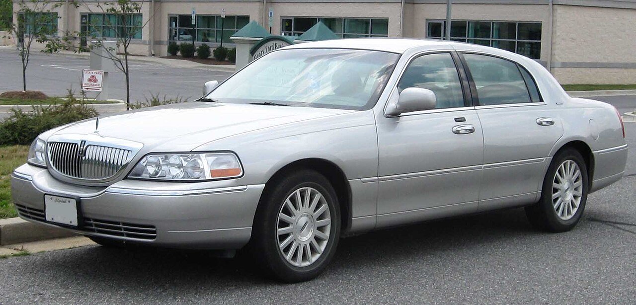 Lincoln Town Car Седан