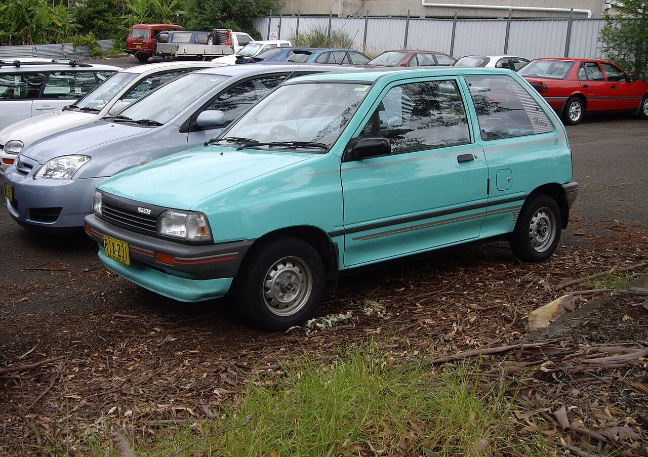 Mazda 121 Седан