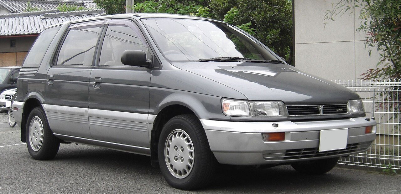 Mitsubishi Chariot Микровэн