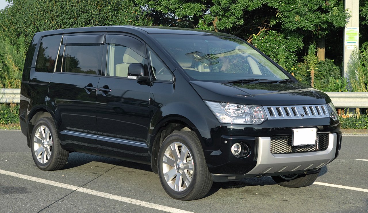 Mitsubishi Delica Минивэн