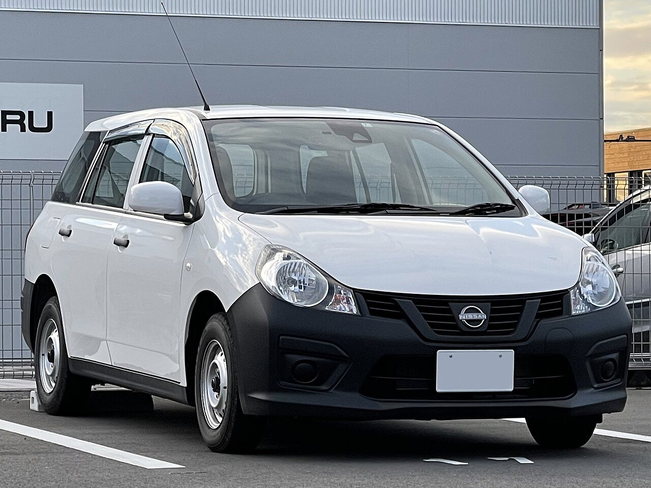 Nissan AD Универсал (5 дв.)