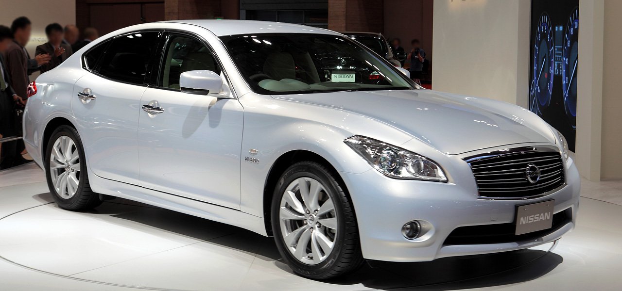 Nissan Fuga Седан