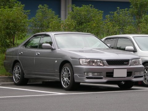 Nissan Laurel Седан