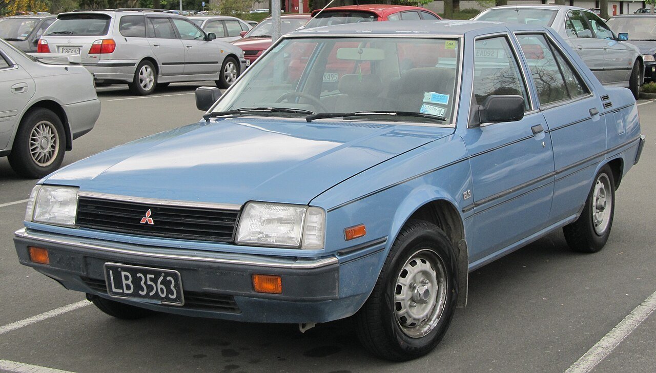 Mitsubishi Tredia Седан