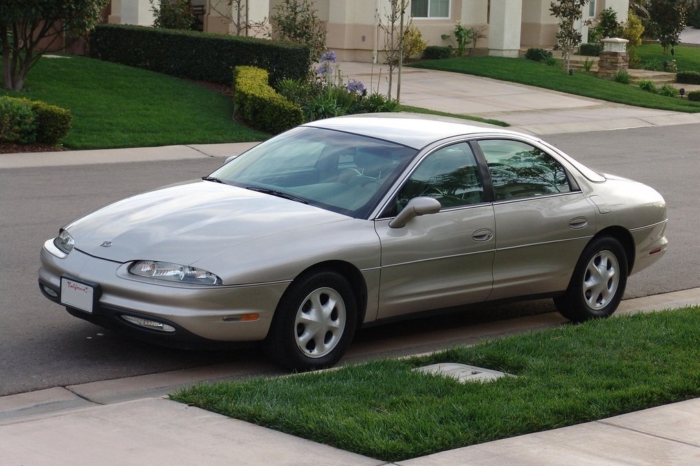 Oldsmobile Aurora Седан
