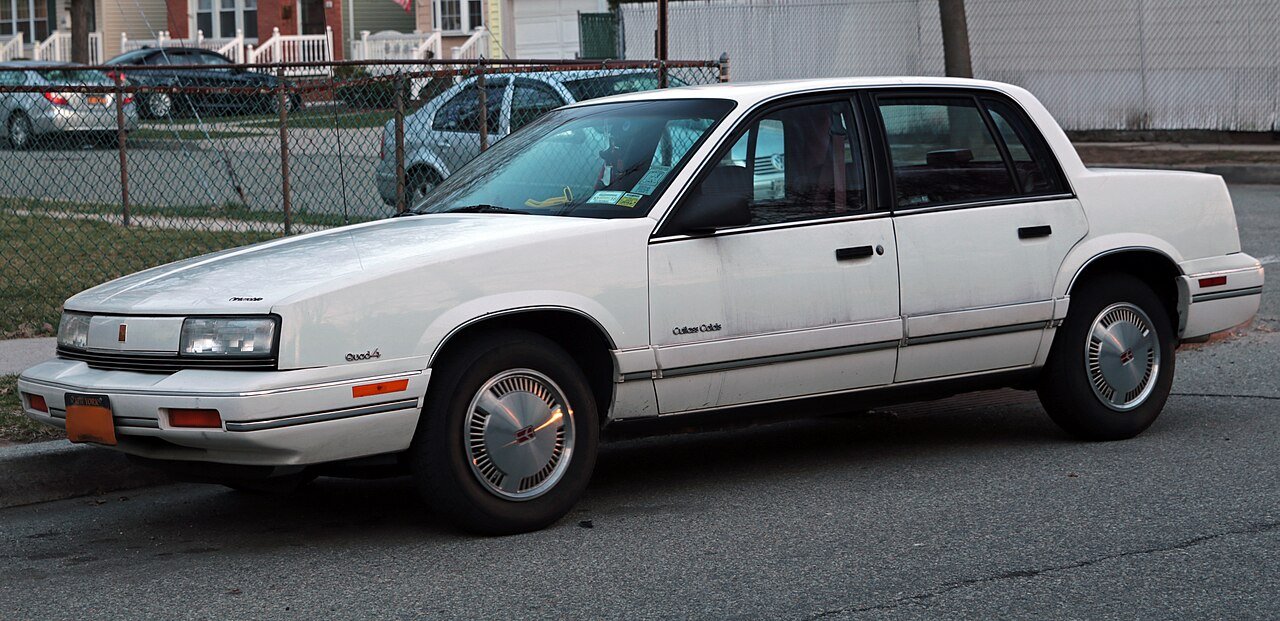 Oldsmobile Cutlass Calais Купе