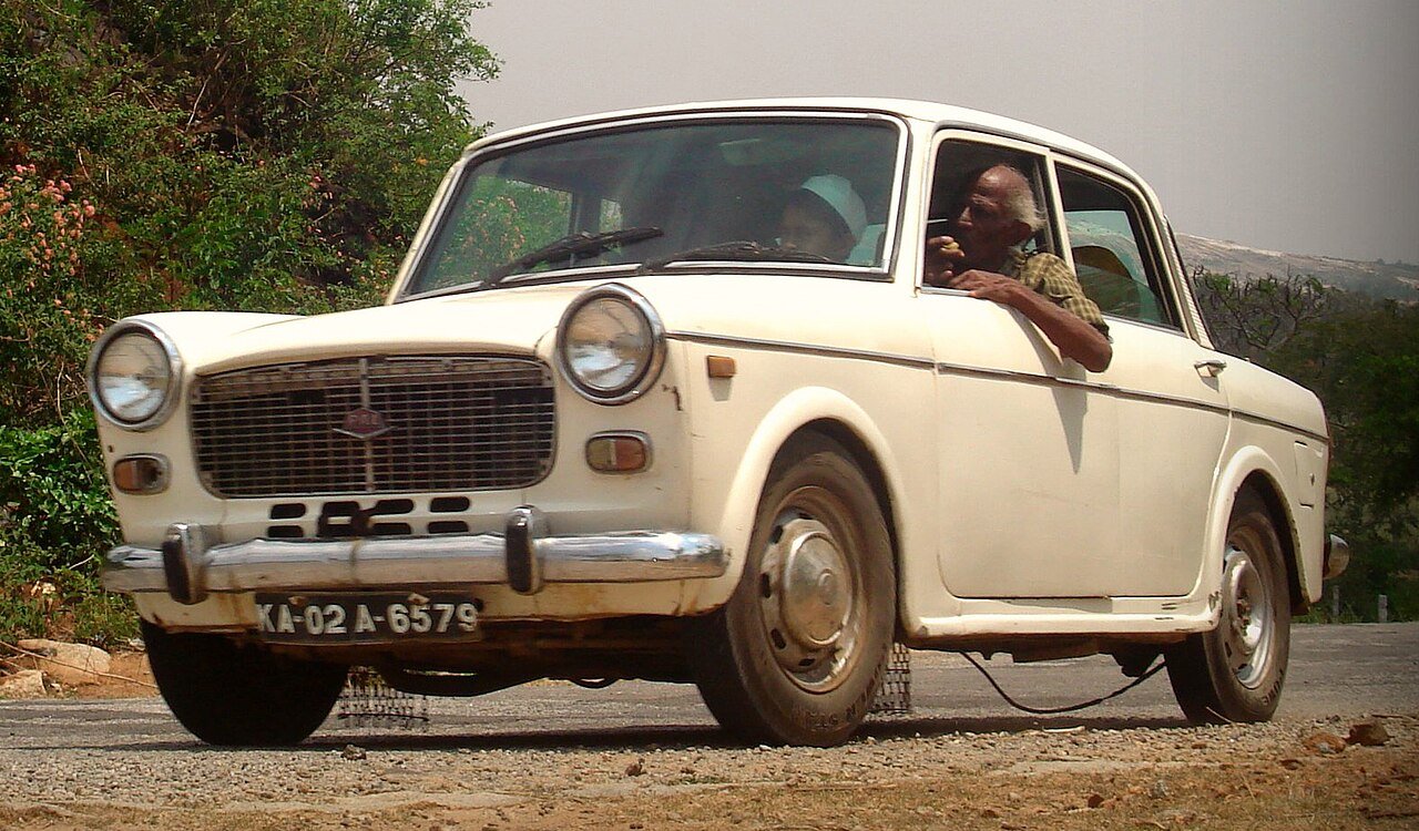 Premier Padmini Седан