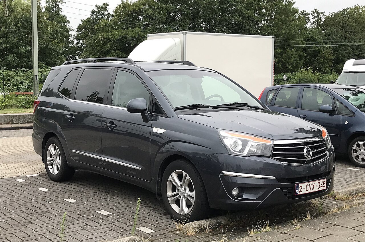 SsangYong Rodius Минивэн