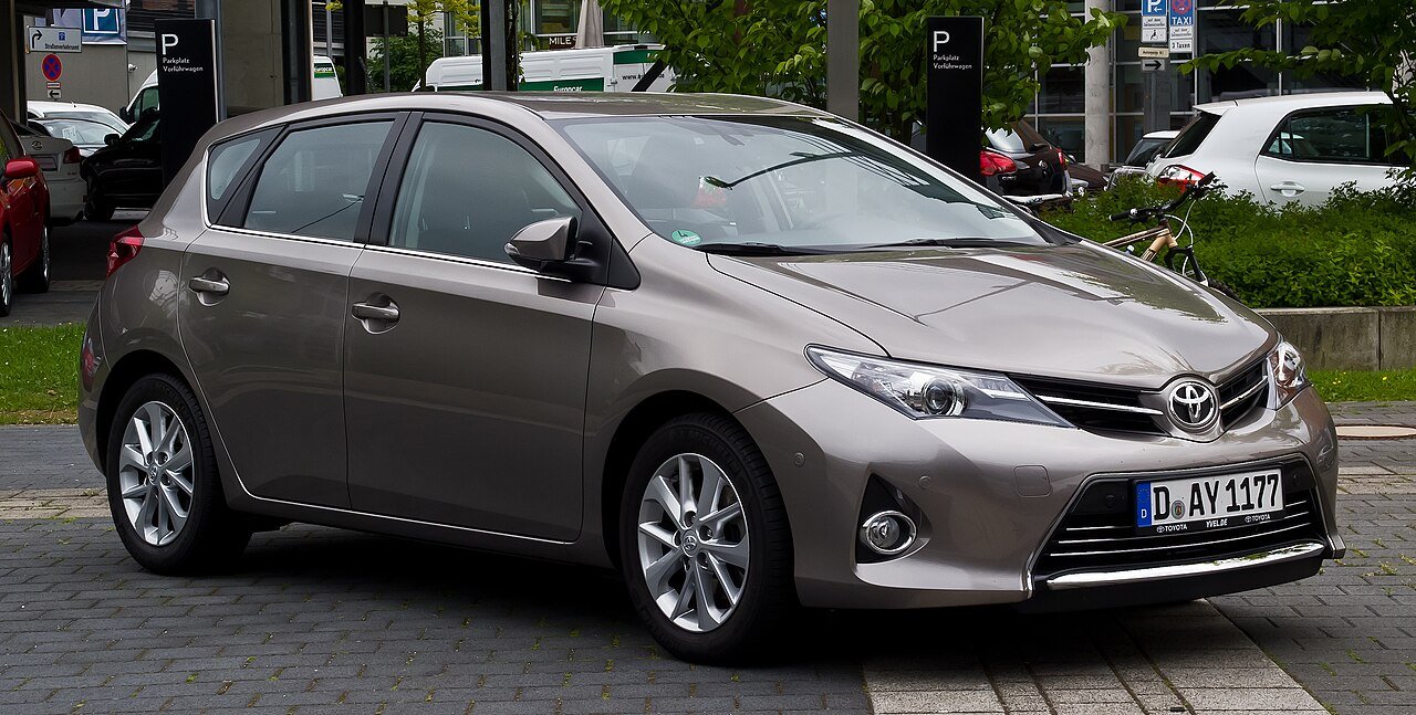 Toyota Auris Универсал (5 дв.)