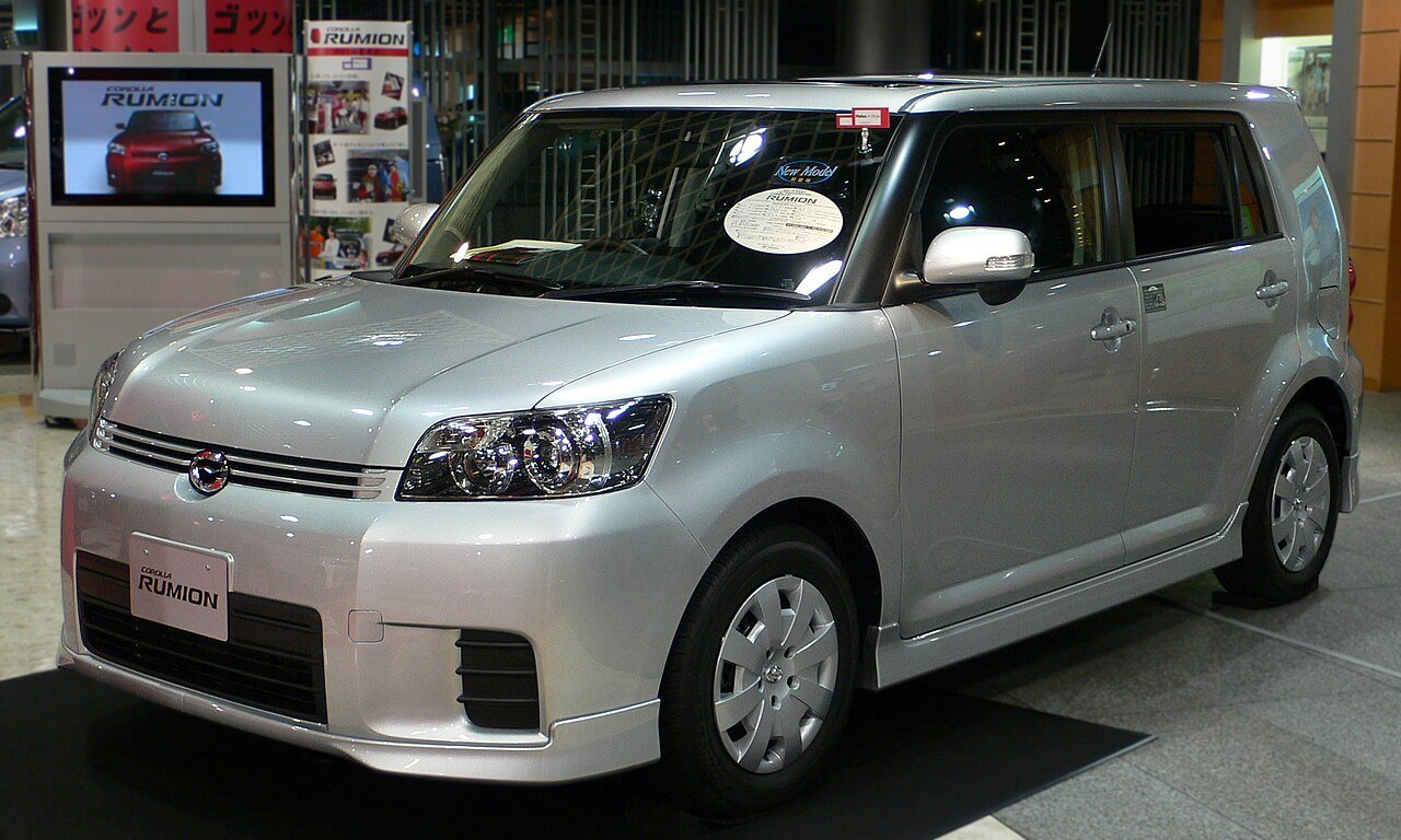 Toyota Corolla Rumion Микровэн