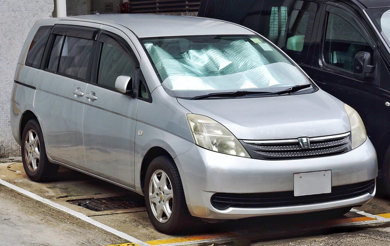 Toyota Isis Микровэн