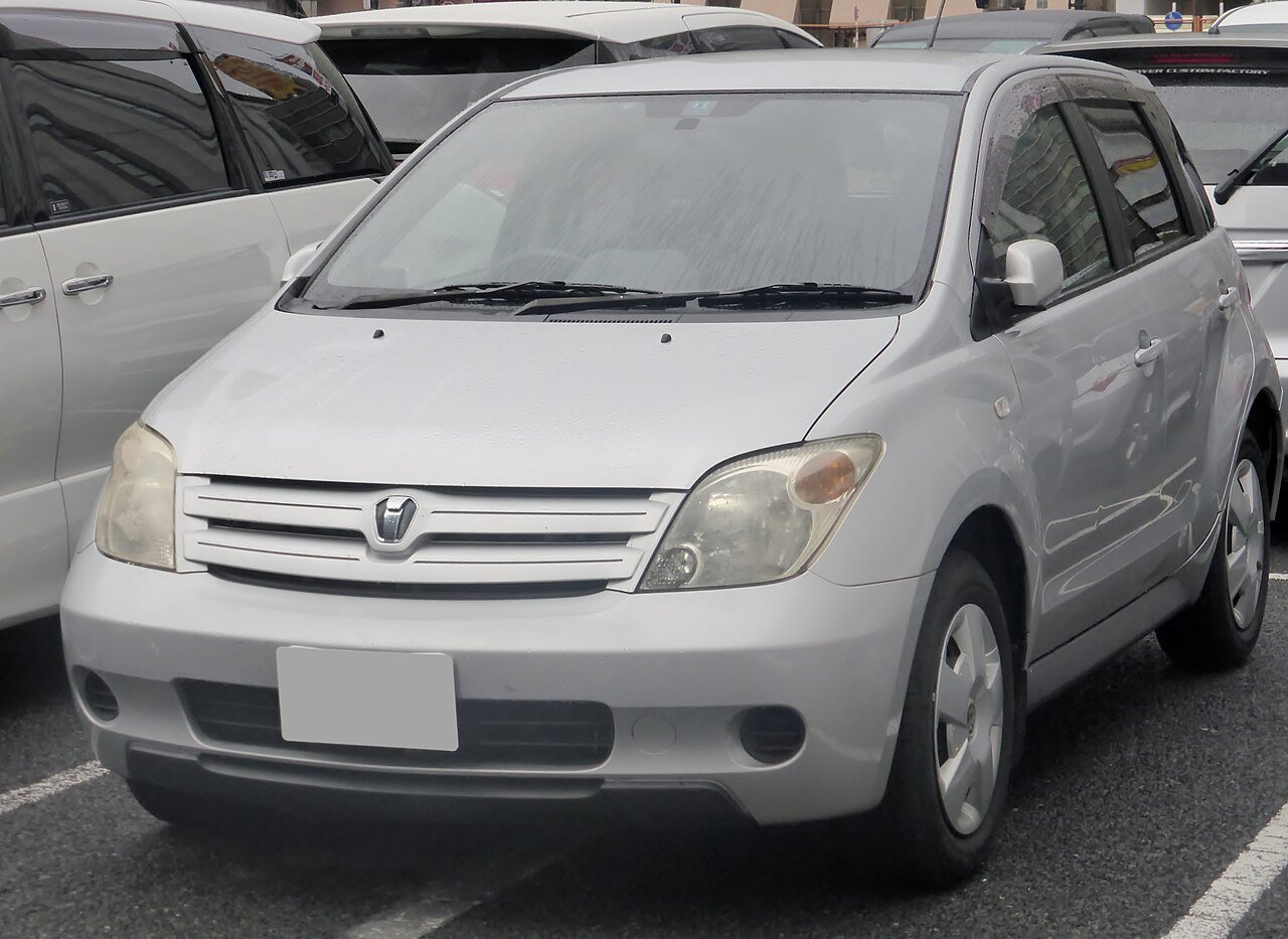 Toyota IST Хэтчбек (5 дв.)