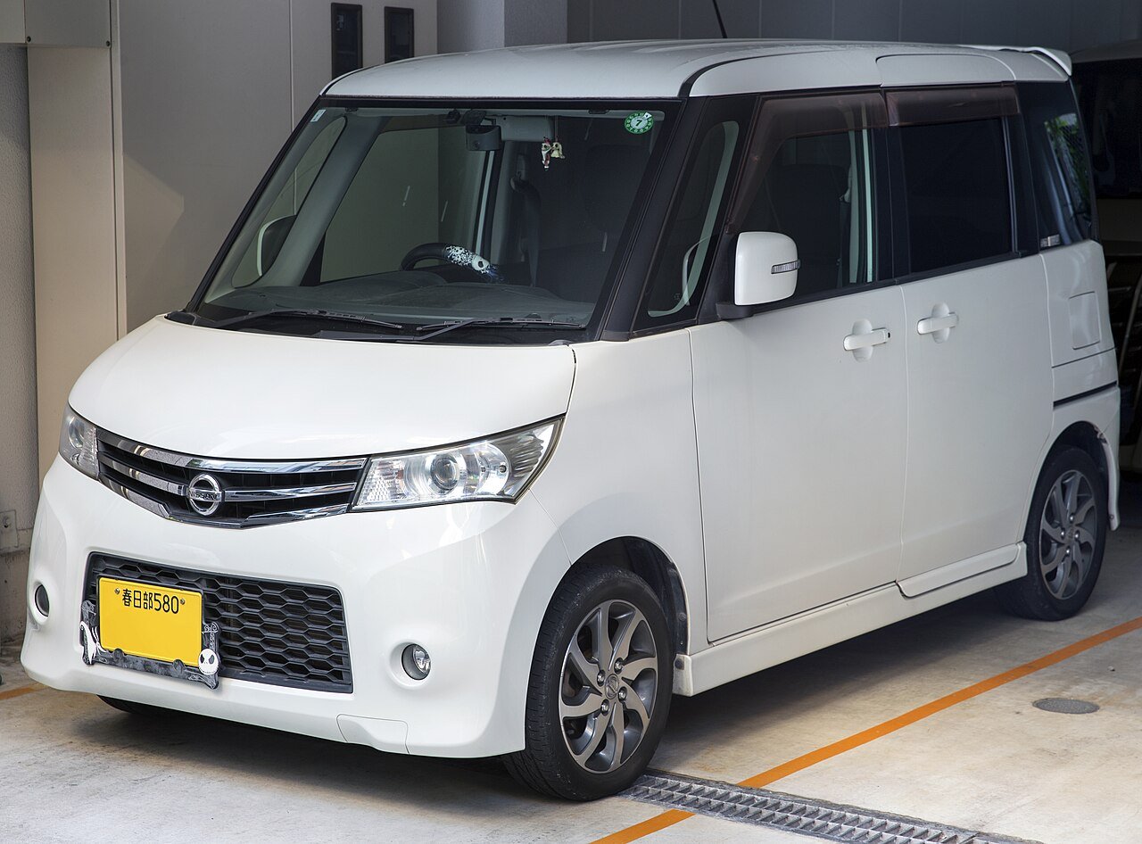 Nissan Roox Микровэн