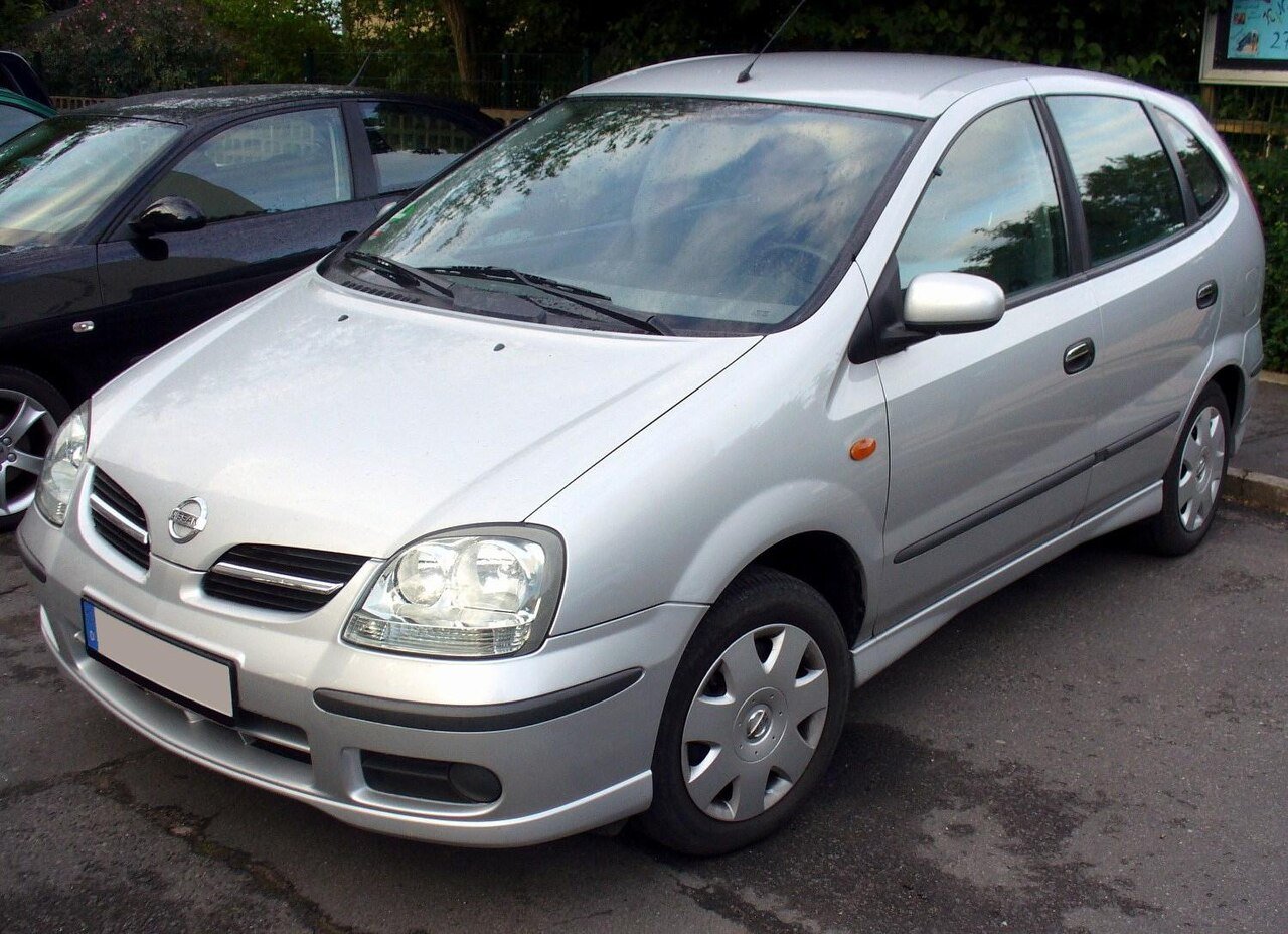 Nissan Tino Микровэн