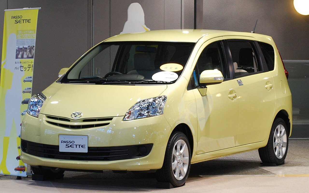 Toyota Passo Sette Микровэн