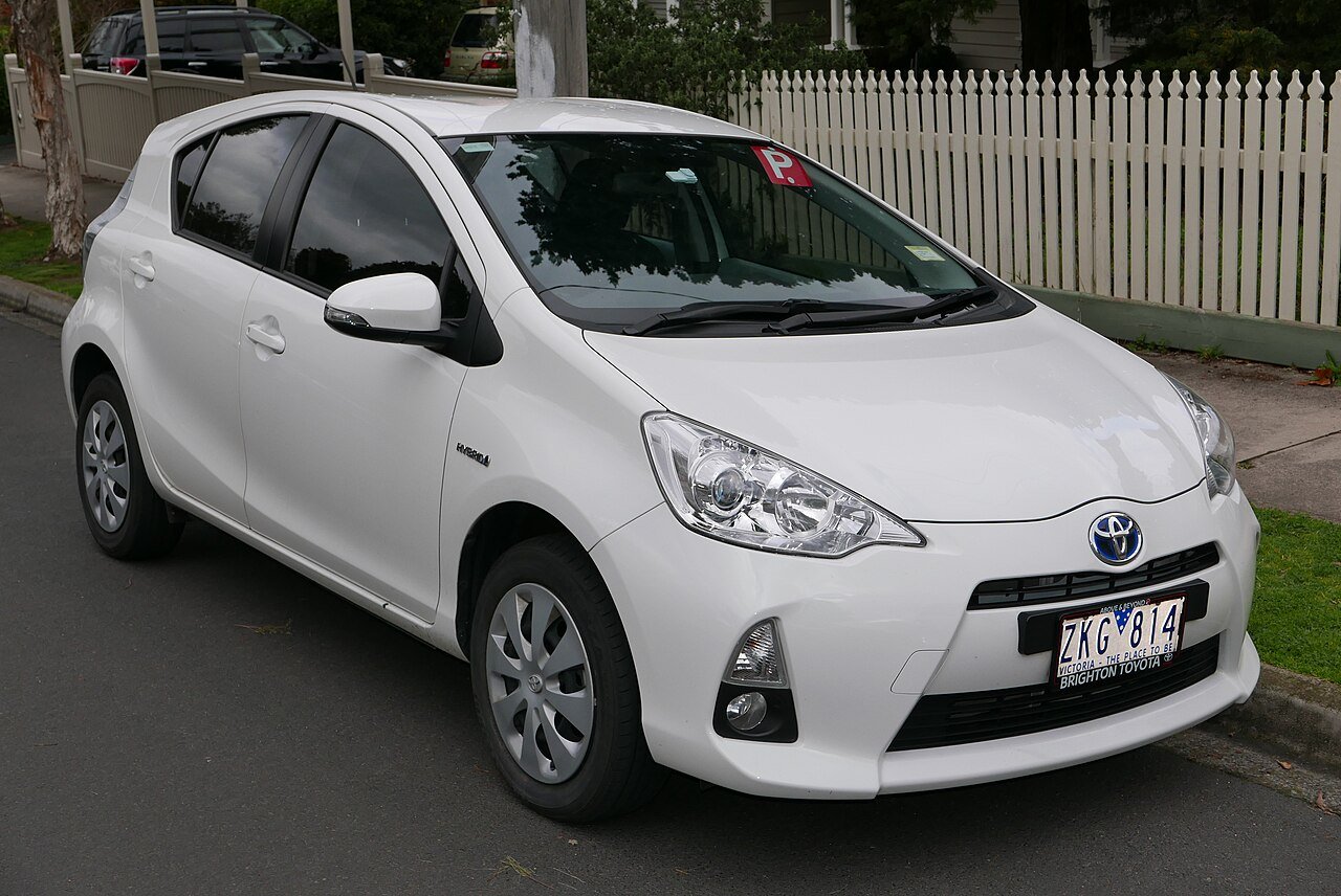Toyota Prius c Хэтчбек (5 дв.)