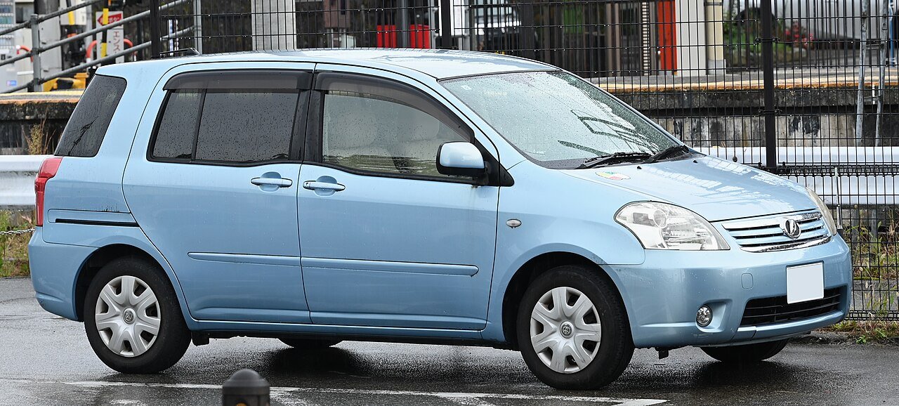 Toyota Raum Микровэн