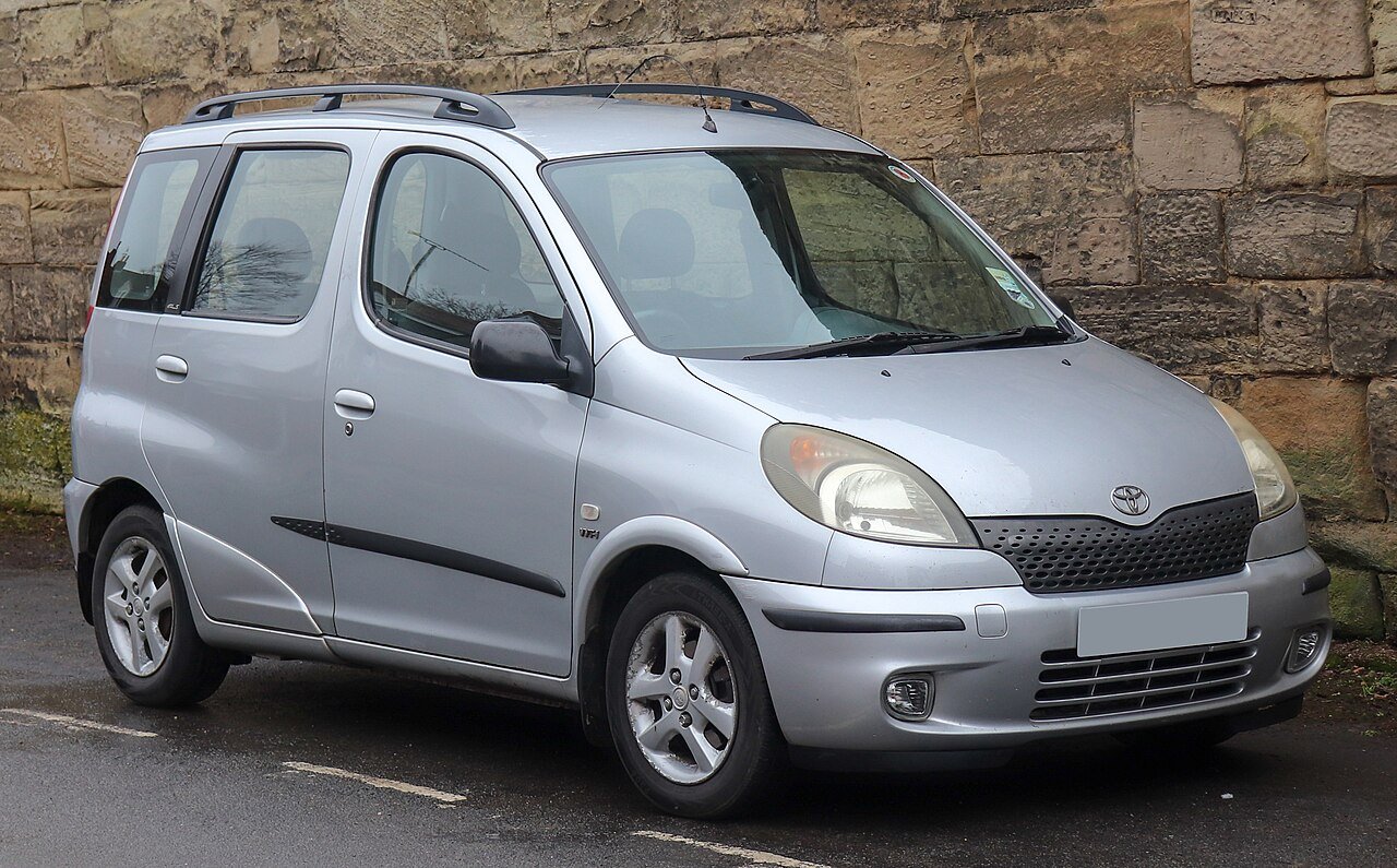 Toyota Yaris Verso Микровэн