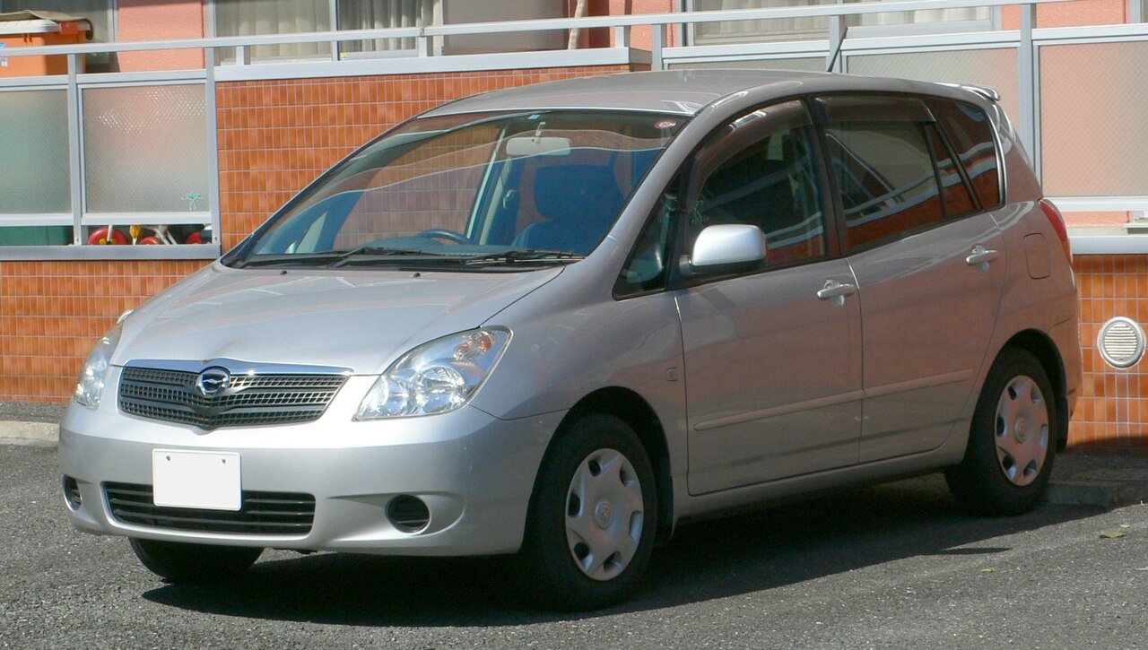 Toyota Corolla Spacio Микровэн
